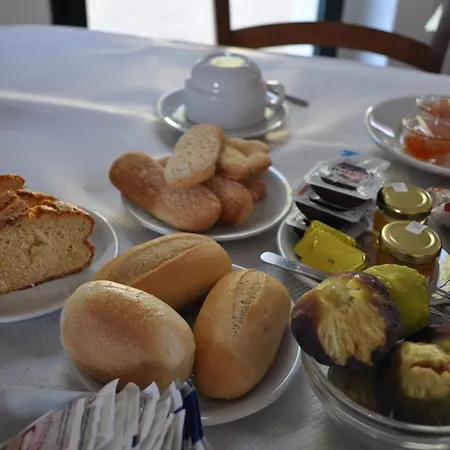 La Striscia Larga Frühstückspension