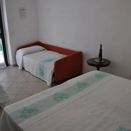 La Striscia Larga 3*